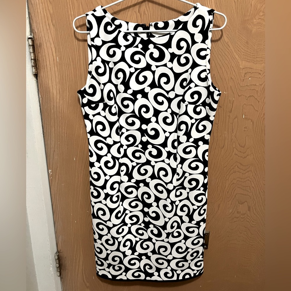 Black and white swirl pattern midi dress, women’s 6